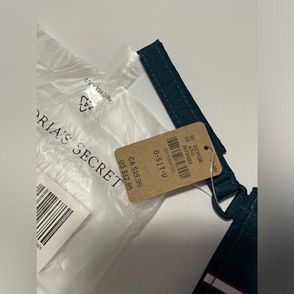 NWT Victoria’s Secret Zip Wallet. - Picture 4 of 4